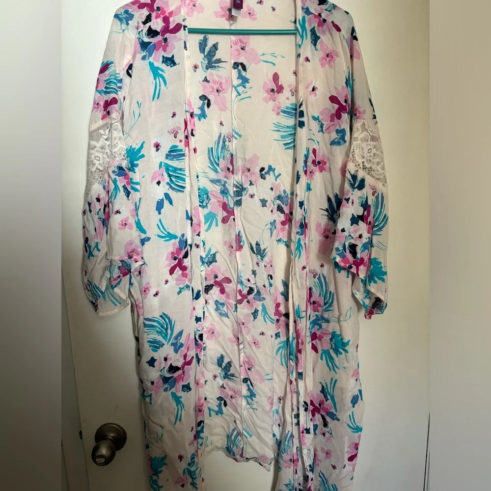 Adore Me Robe • Large • Floral Print - Picture 1 of 1